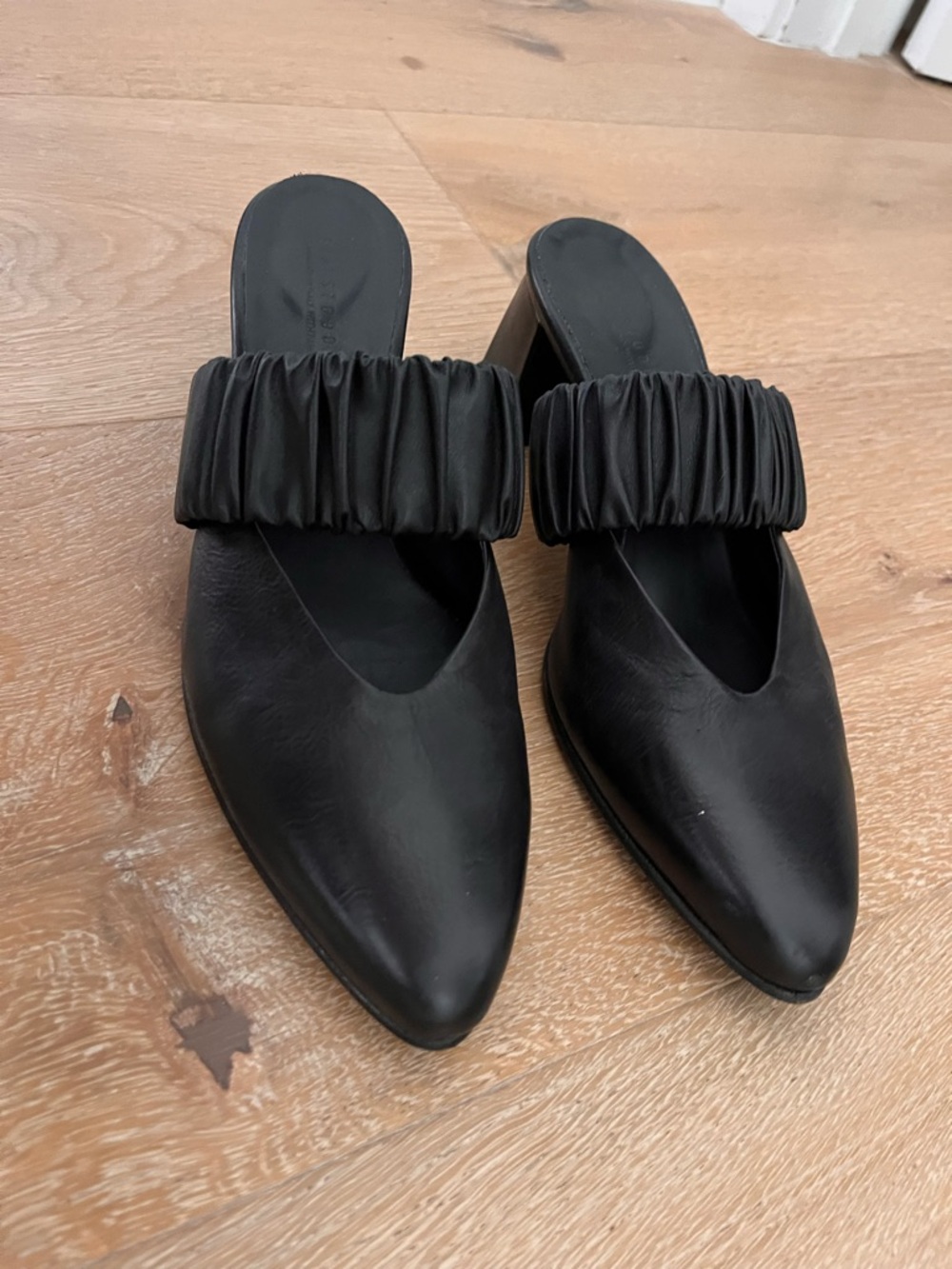 Italian designer Ernesto Dolani Black Pumps (Heels)